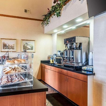 Middletown Econo Lodge Inn & Suites מראה חיצוני תמונה