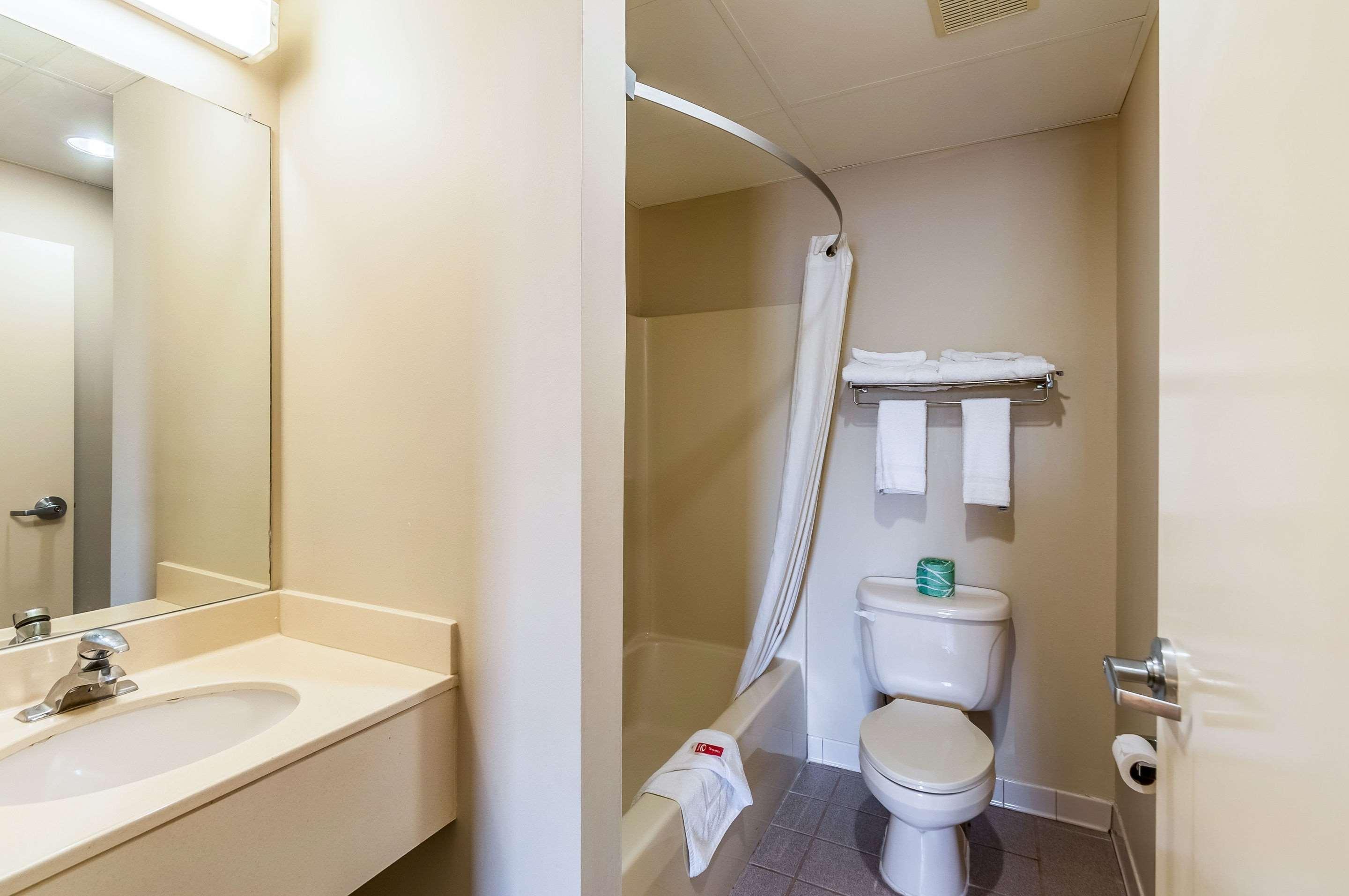 Middletown Econo Lodge Inn & Suites מראה חיצוני תמונה