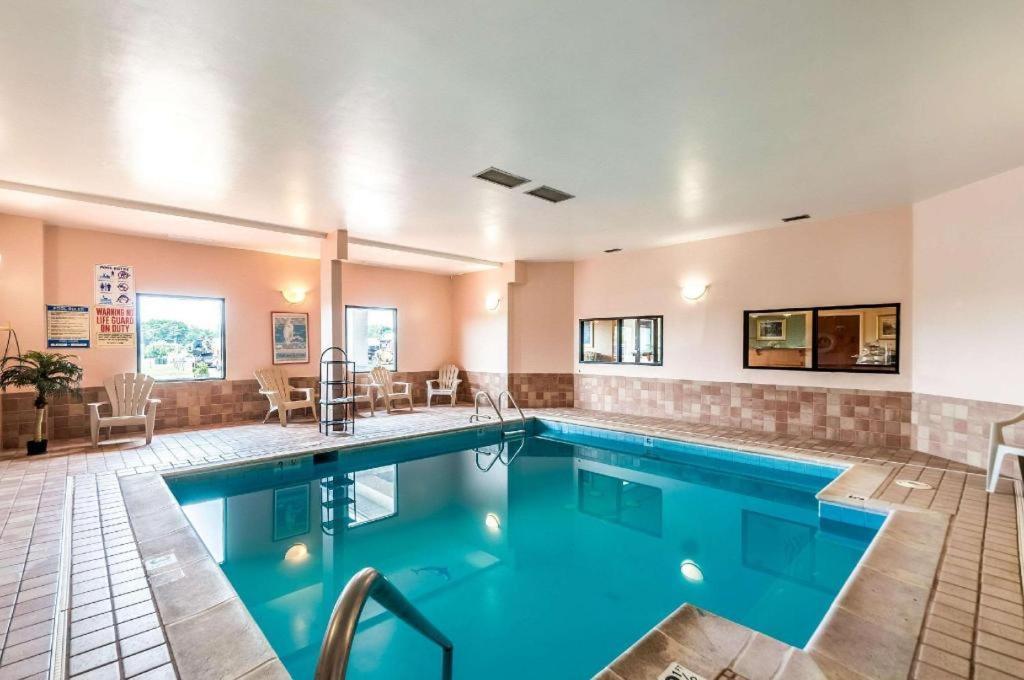 Middletown Econo Lodge Inn & Suites מראה חיצוני תמונה