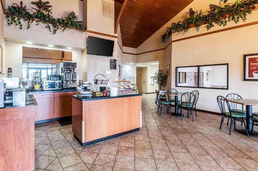Middletown Econo Lodge Inn & Suites מראה חיצוני תמונה