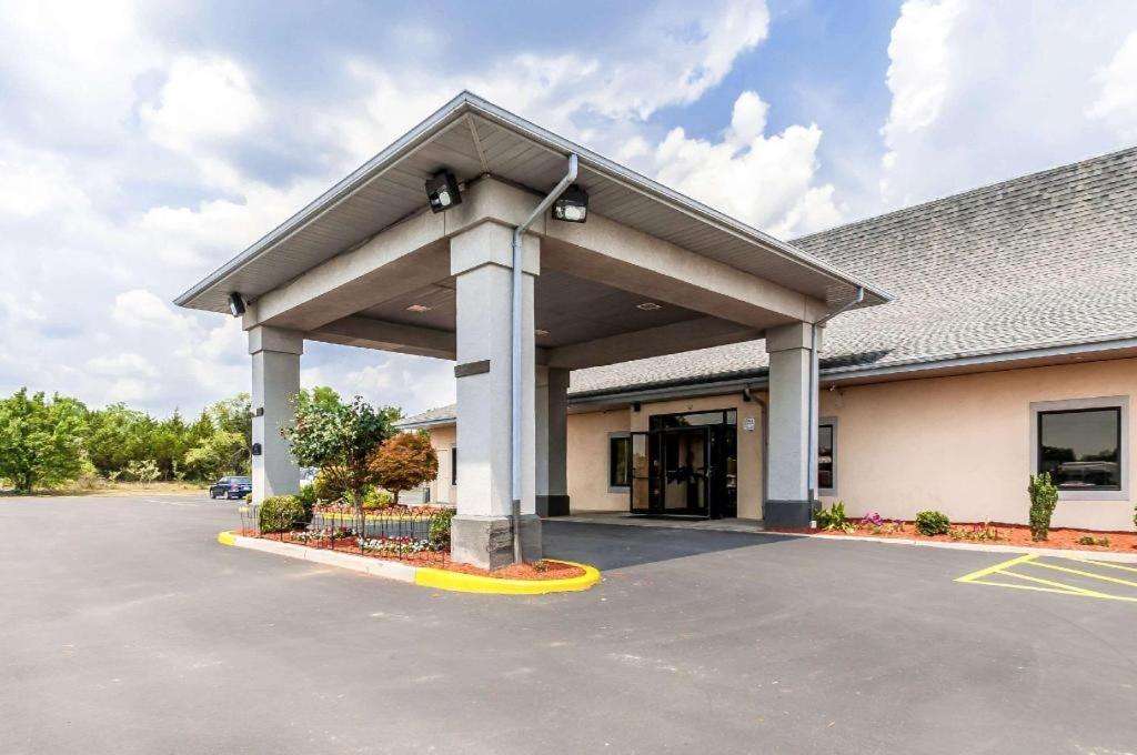 Middletown Econo Lodge Inn & Suites מראה חיצוני תמונה