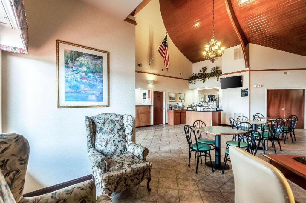 Middletown Econo Lodge Inn & Suites מראה חיצוני תמונה